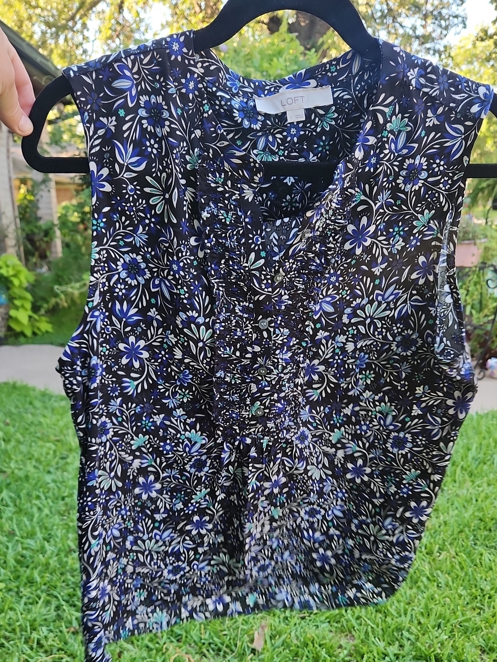 LOFT Black Floral Ruffle-Front Sleeveless Shell
